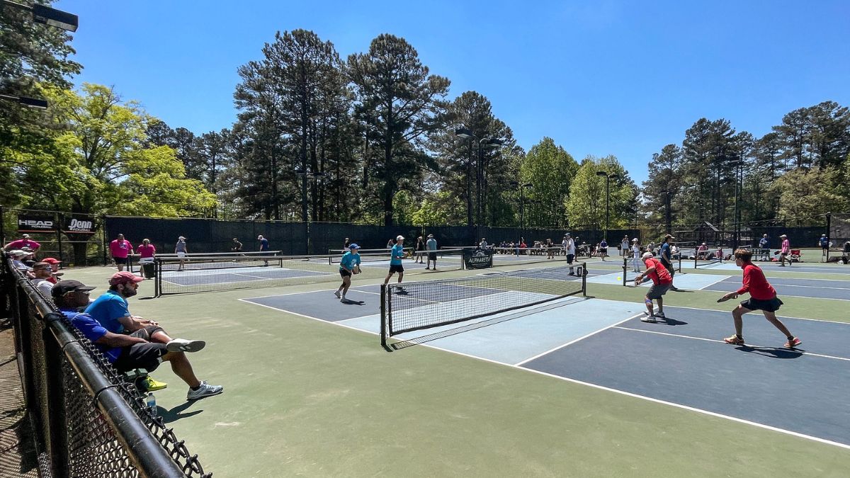 How Do You Rotate Players in Pickleball?